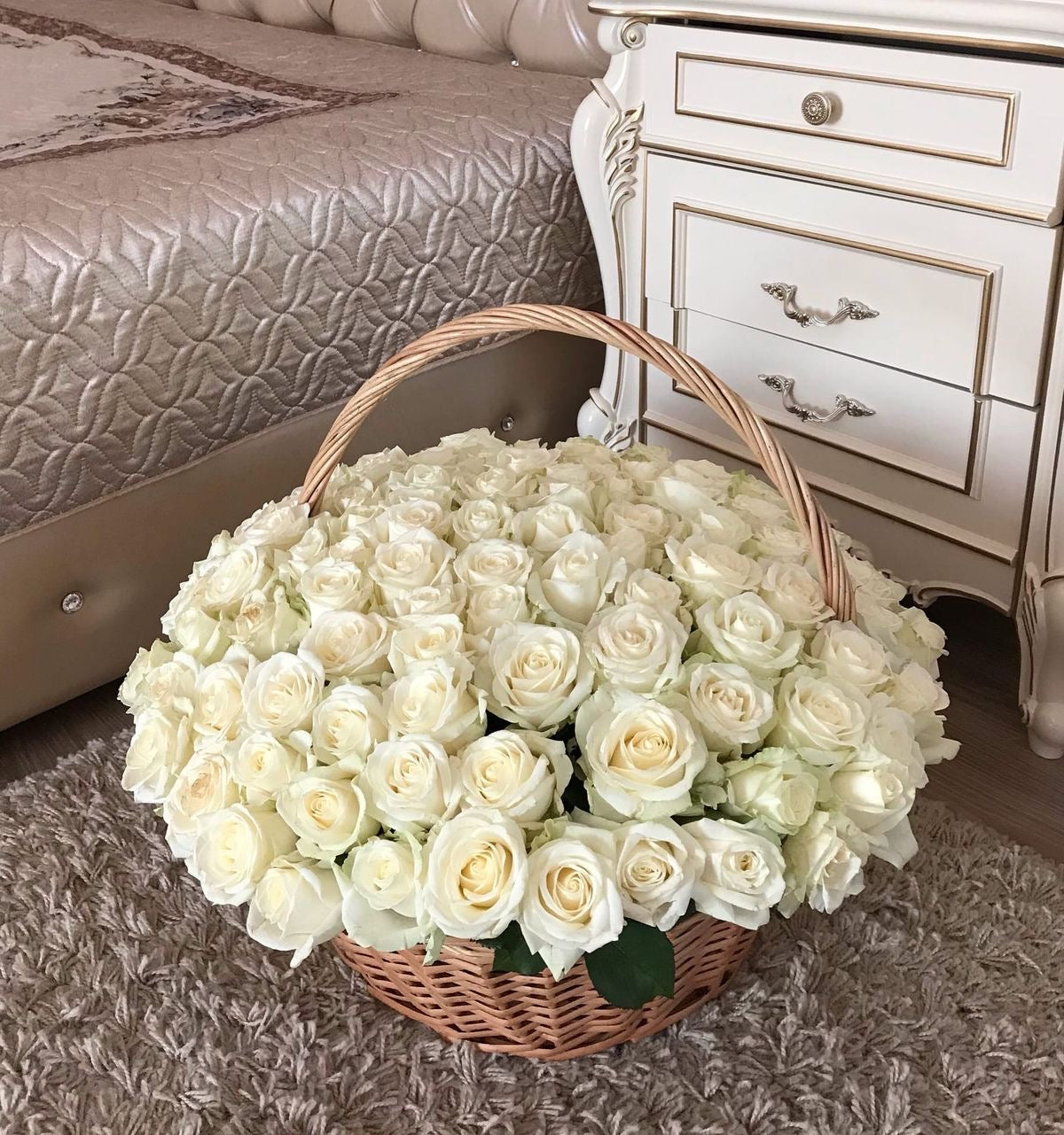 A 100 reasons white rose